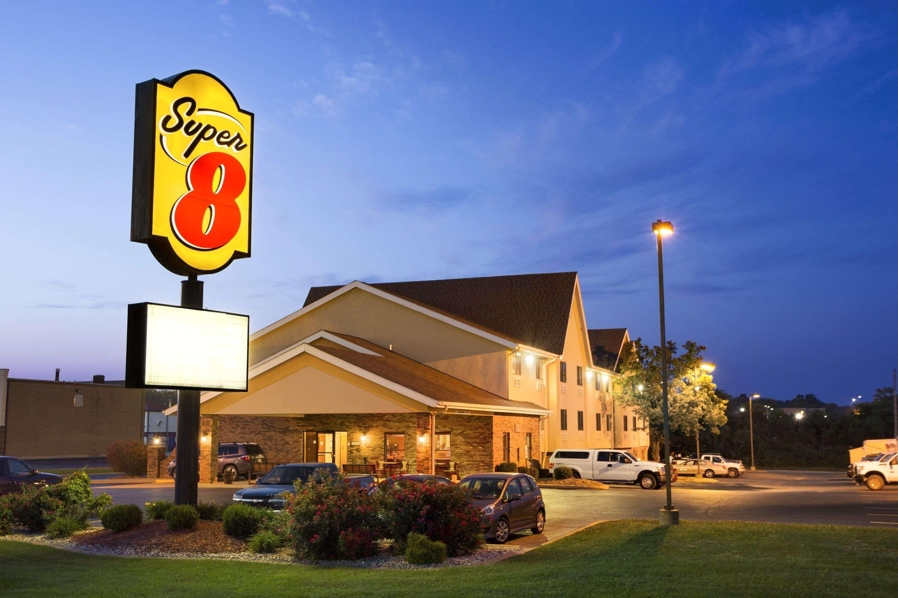 Super 8 By Wyndham Alton Motel Екстериор снимка