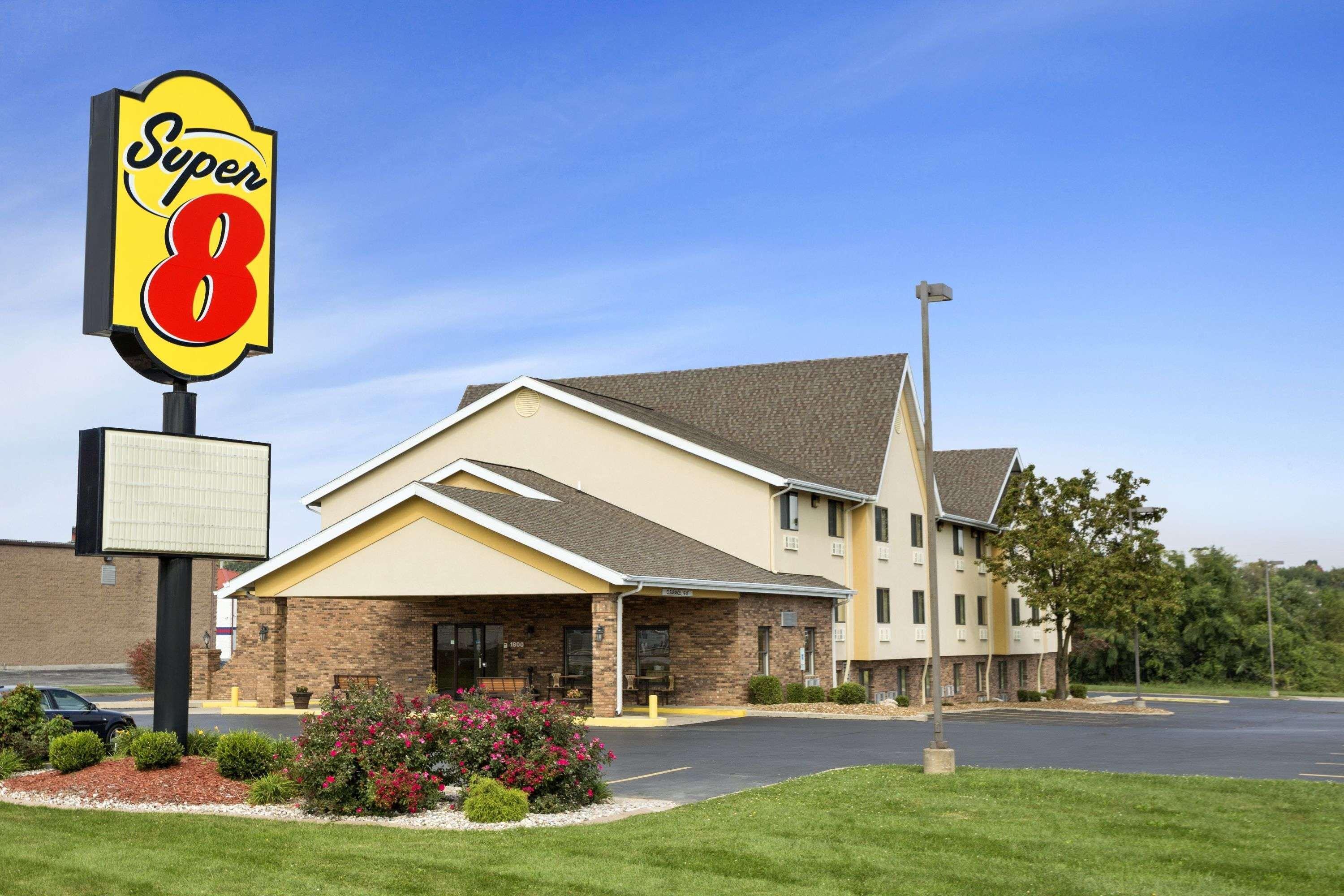 Super 8 By Wyndham Alton Motel Екстериор снимка