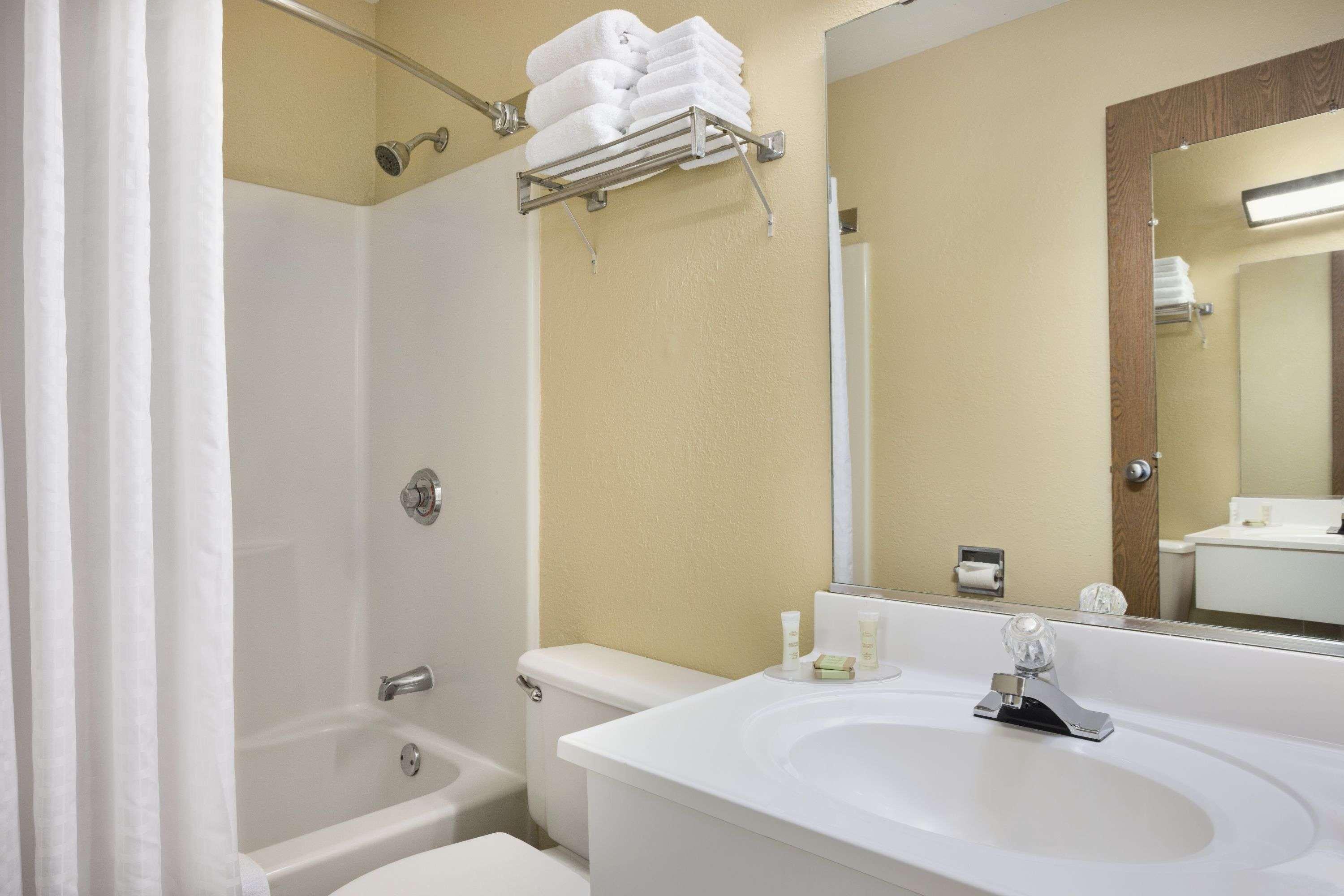 Super 8 By Wyndham Alton Motel Екстериор снимка