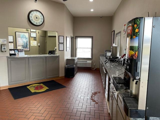 Super 8 By Wyndham Alton Motel Екстериор снимка