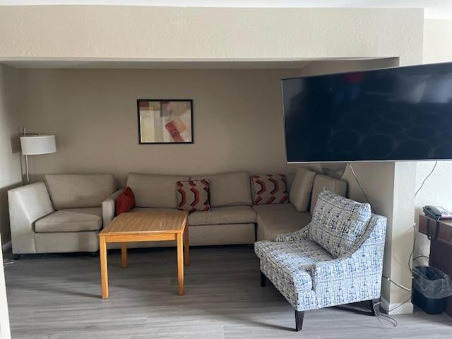 Super 8 By Wyndham Alton Motel Екстериор снимка