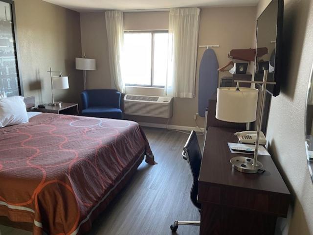 Super 8 By Wyndham Alton Motel Екстериор снимка