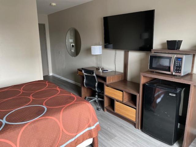 Super 8 By Wyndham Alton Motel Екстериор снимка